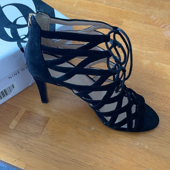 Sexy suede black Nine West heels - Picture 2 of 3